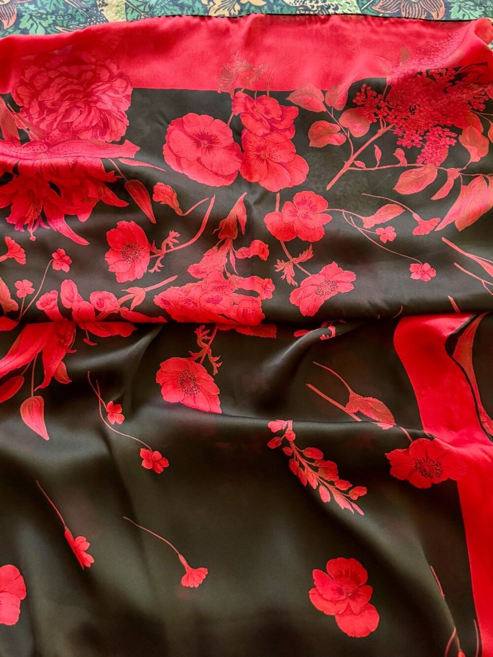 Red and Black Silk Valentino Floral Scarf in Original Box - Picture 12 of 13